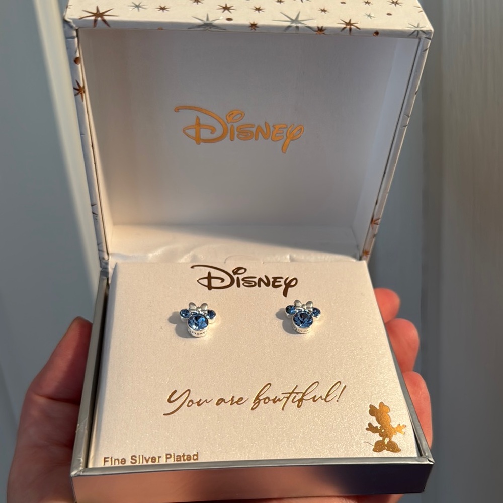 BNWT Disney “Bowtiful” Minnie Mouse Fine Silver Plated Light Blue Stud Earrings